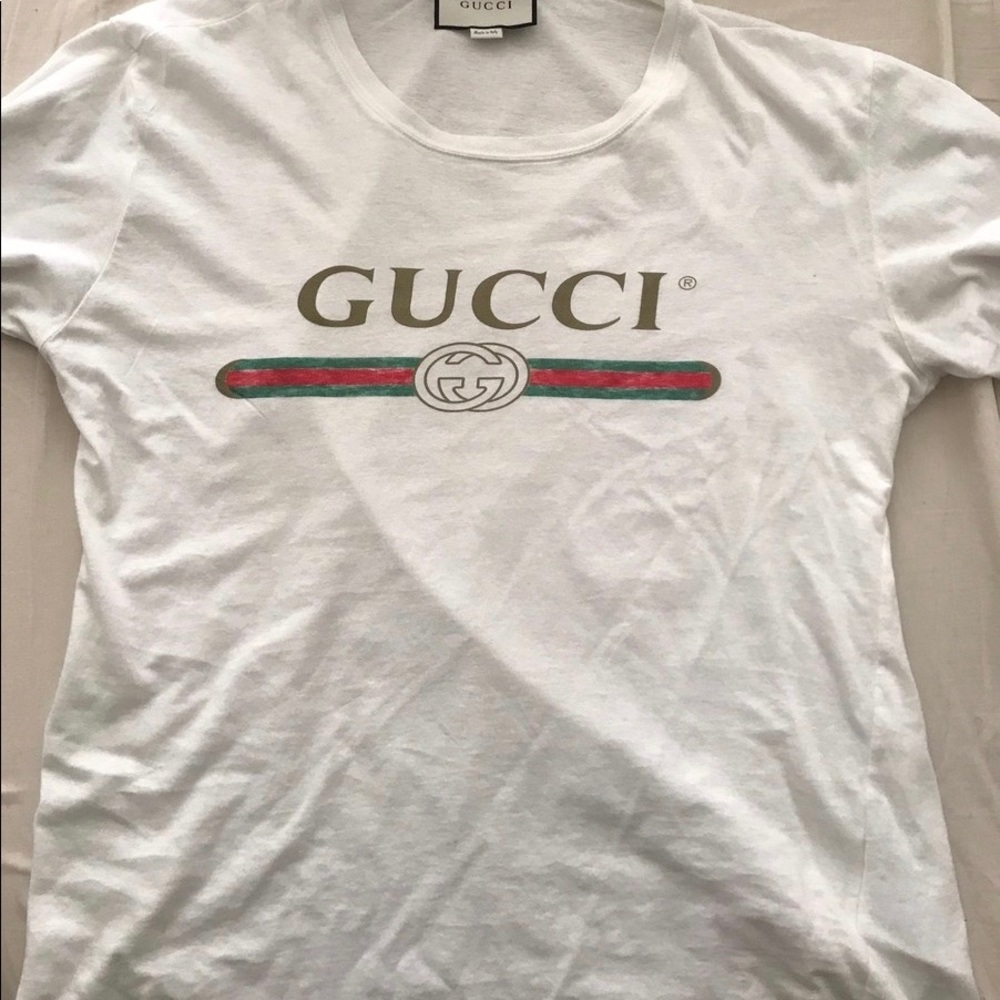 Authentic Gucci T Shirt in Great Condition (Large)